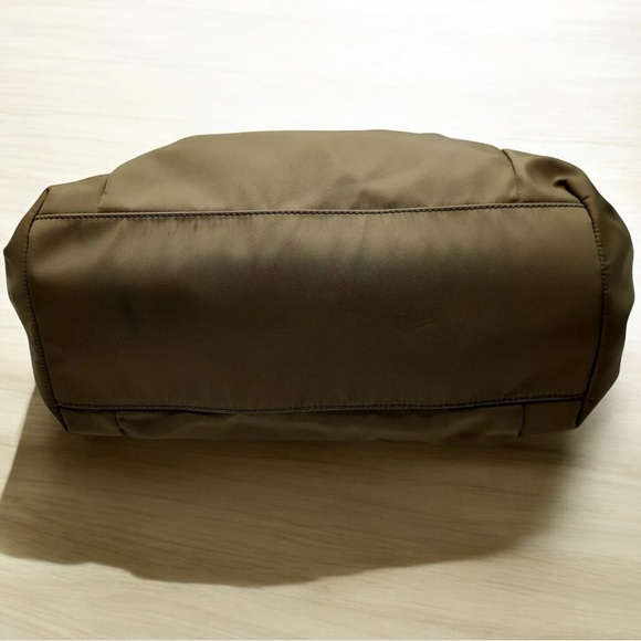 Salvatore Ferragamo Signature Ribbon Nylon Bag 😍💛 - Picture 8 of 11